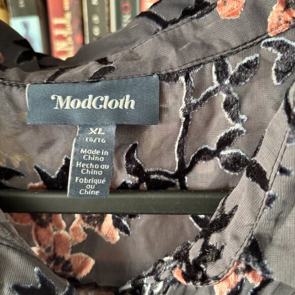 Modcloth Size Extra Large Sheer Grey Button Front blouse with floral pattern - Picture 2 of 5